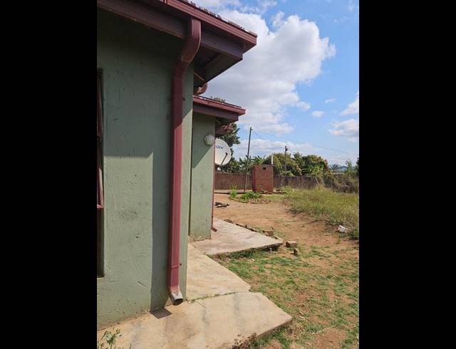 2 BEDROOM HOUSE FOR SALE IN DZINDI